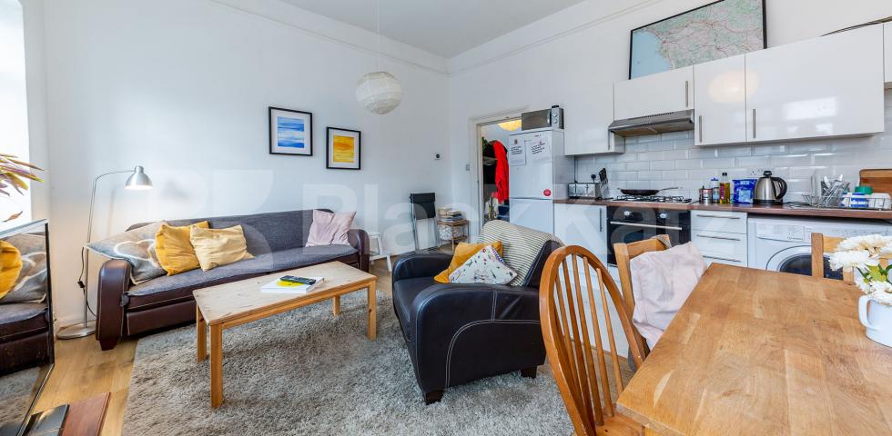 			VIDEO VIEWING AVAILABLE!, 4 Bedroom, 1 bath, 1 reception Flat			 Hornsey Road, HOLLOWAY